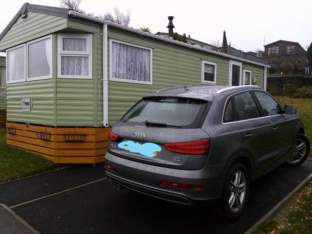 Superb luxury 2 Bedroom Double bed settee sleep six caravan Image 1