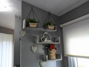 Superb luxury 2 Bedroom Double bed settee sleep six caravan Image 3