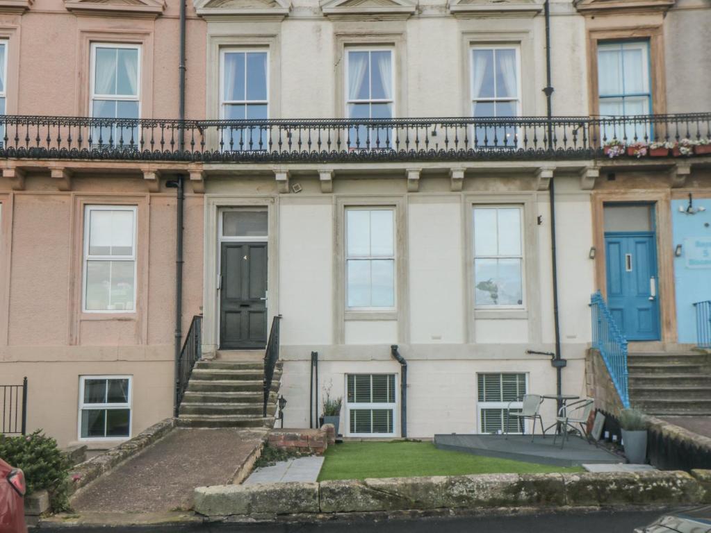 Royal View Image 1