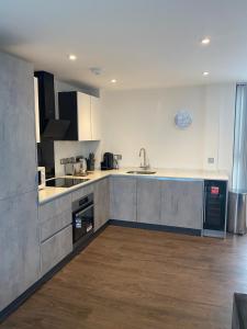 Icona - Luxury 2 bed penthouse apartment Image 1