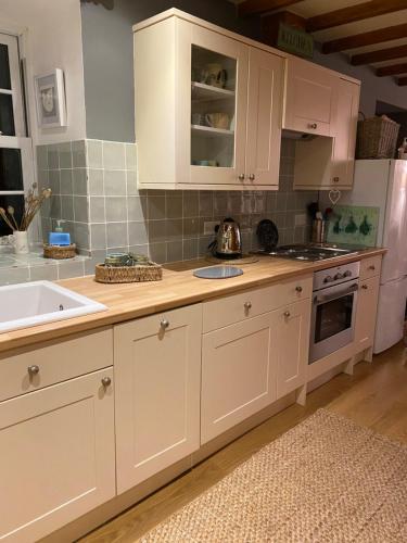Johnnies Cottage a 1 bedroom bolt hole in the heart of Bainbridge, Yorkshire Dales Image 2