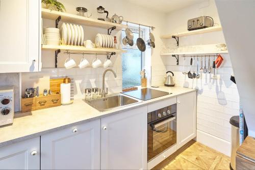 Host & Stay - Albion Cottage Image 2