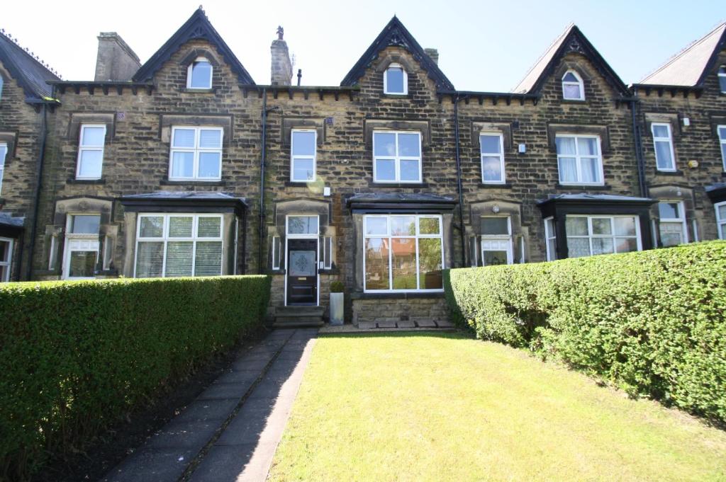 PARKHOUSE APARTMENTS LEEDS Stunning 1 bedroom apartment Roundhay Leeds Image 1