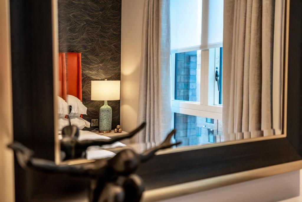 Twenty Seven HQ Image 3