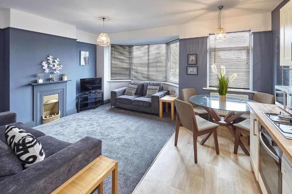 Queens Road 2 Bed apartments Central Richmond Image 1
