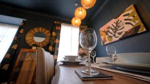 Crows Nest - Sleeps 6 nr North Bay beach and town Image 2