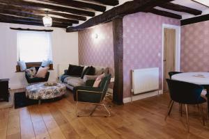 Host & Stay - Iris Cottage Image 2