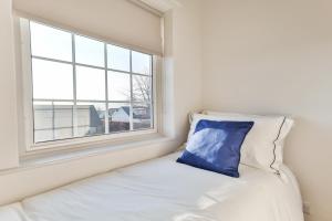 Cosy, Exclusive, Sheffield House near Peak District Image 1