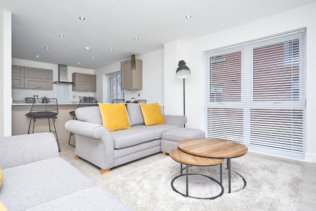 Luxury Duplex 2-Bed Apartment Fruit Market Marina Image 1
