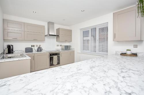 Luxury Duplex 2-Bed Apartment Fruit Market Marina Image 2