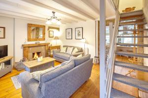 Host & Stay - Green Willow Image 3