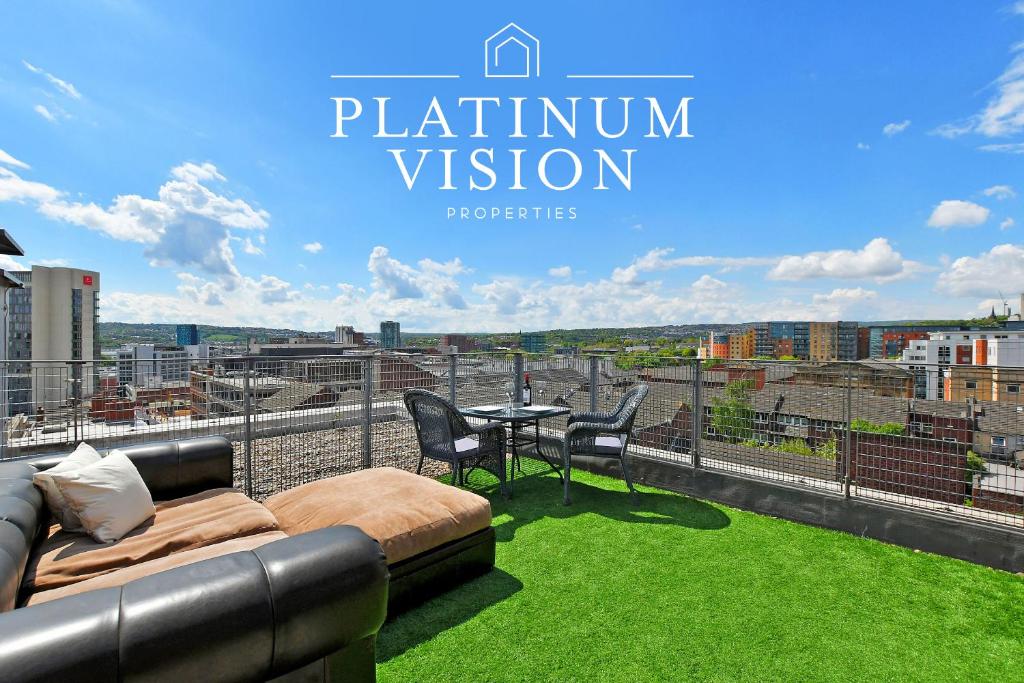 Sheffield Penthouse with Rooftop Terrace & FREE Parking Image 2