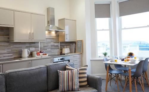 Headland View - Stunning Sea Views - Yorkshire Coast Holiday Lets Image 1