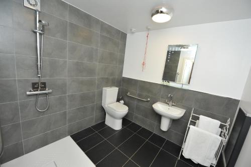 Kings Croft Hotel Image 1