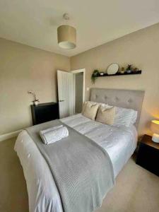 Modern Cottage Style House with Log Burner Image 3