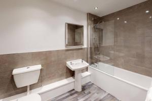 HU1 Boutique City Apartment- sleeps 6 Image 3