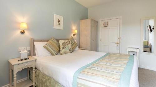 Middletons Hotel Image 1
