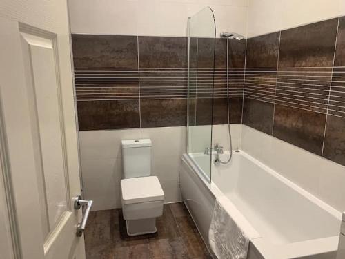 spacious apartment close to city centre with free secure parking Image 6