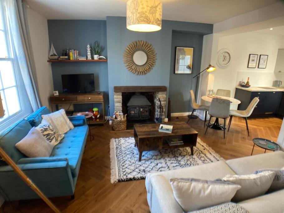 Cosy 2 bedroom cottage in Scarborough's Old Town Image 1