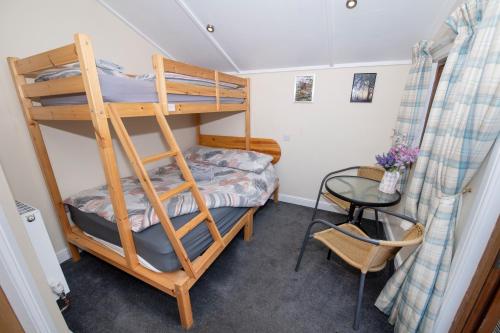 Seaways glamping, English Oak Image 5