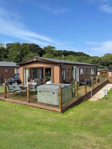 Luxury boutique style lodge with hot tub Image 1