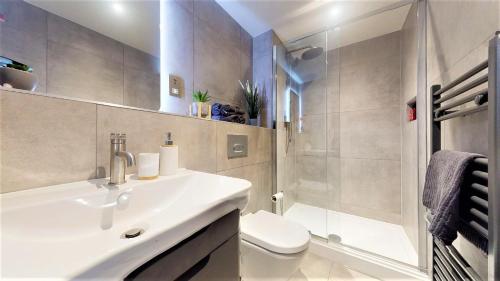 Icona - Luxury 2 bed penthouse apartment Image 3