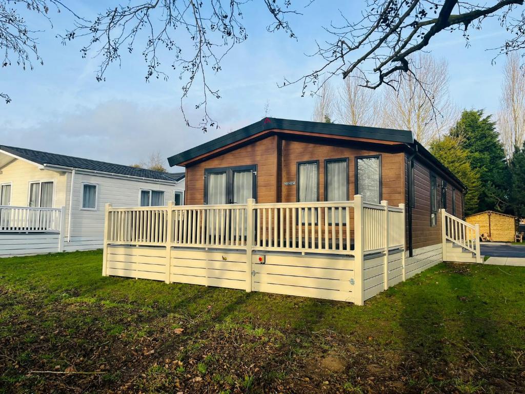 Cherry Lodge with Hot Tub Image 1