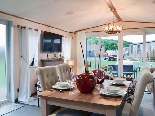 Luxury boutique style lodge with hot tub Image 3