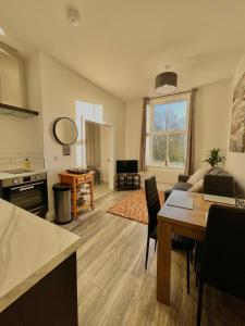 5 Breaside hideaway Image 1
