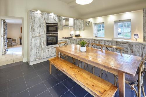 Host & Stay - Home Farm Cottage Image 6