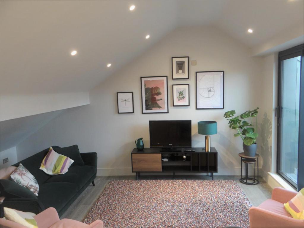 The Loft, The Quadrant, York - location, views and luxury with a parking space Image 3