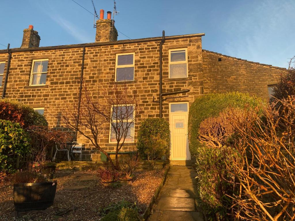 Daffodil Cottage, Keighley Image 3
