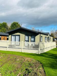 Bridgewater Lodge with Hot Tub Image 3