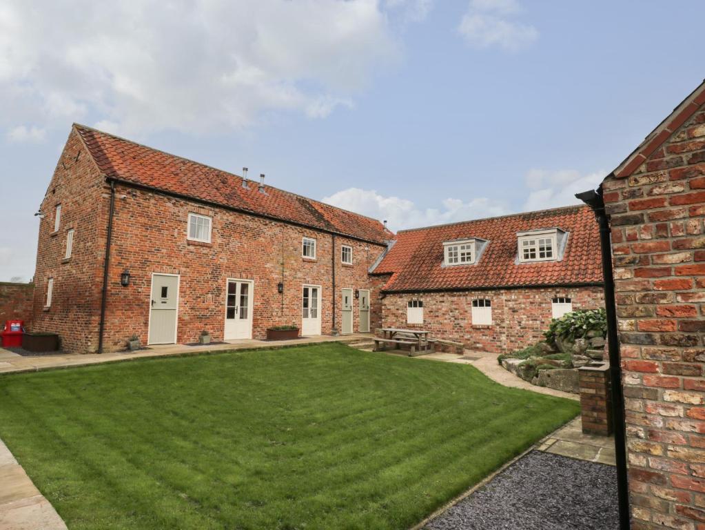 Darling Cottage 2-bed Image 1