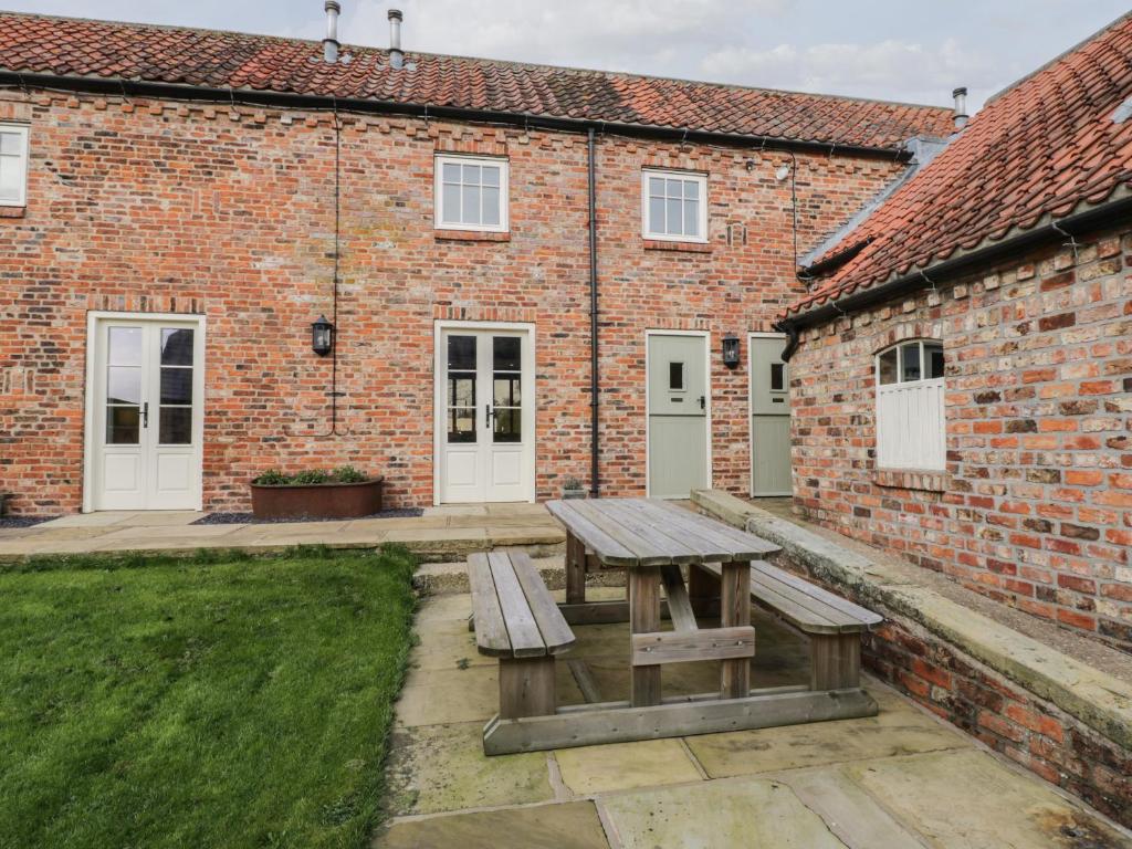 Cowper Cottage 2-bed Image 1