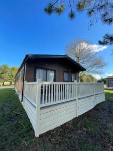 Oakwood Lodge with Hot Tub Image 3