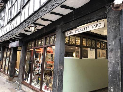 Luxury Apartment Rowntree House Across From The Shambles Image 4