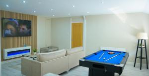 Inviting 1-Bed House in Bradford Image 1