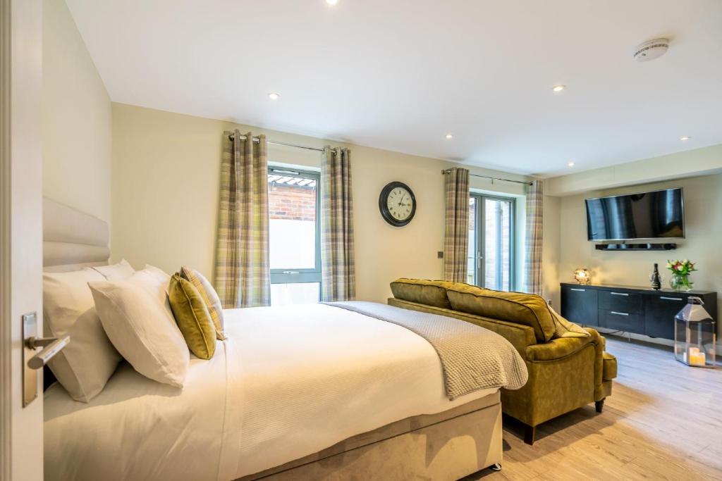 York Staycation with Free Parking Image 1
