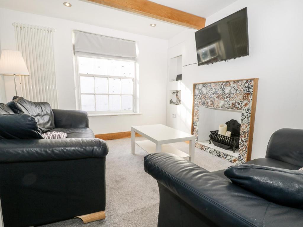 11A Church Street, Whitby Image 3