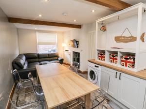 11A Church Street, Whitby Image 2
