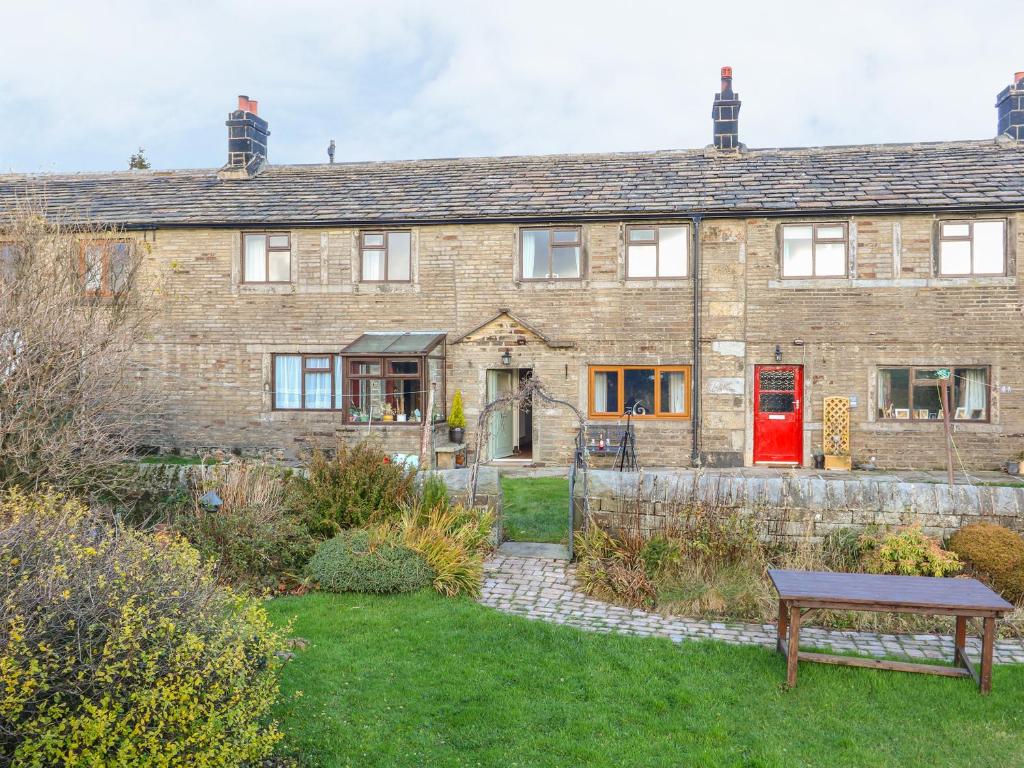 Boshaw Cottage, Holmfirth Image 1