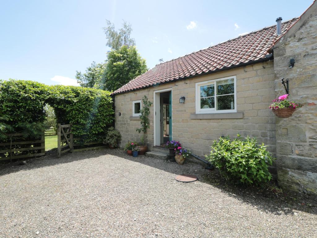 Henhouse Cottage, York Image 1