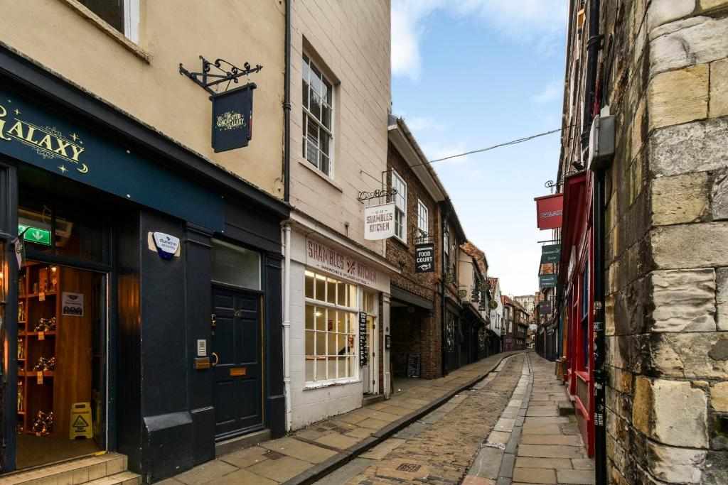 The Shambles Suites in the centre of the city Image 1