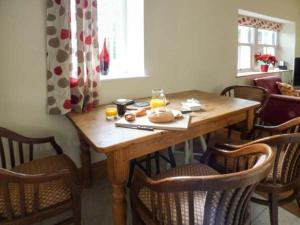 Old Hall Cottage, Settle Image 3