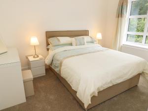 Chuffing Cottage, Keighley Image 3