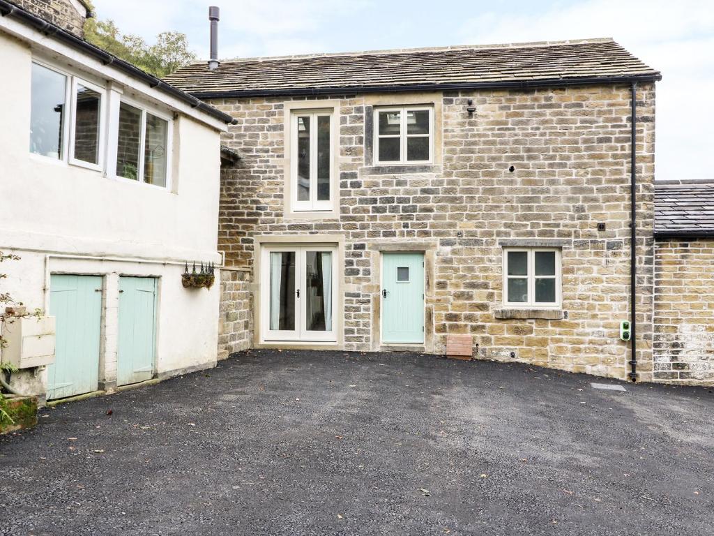 Morgan's Barn, Huddersfield Image 2