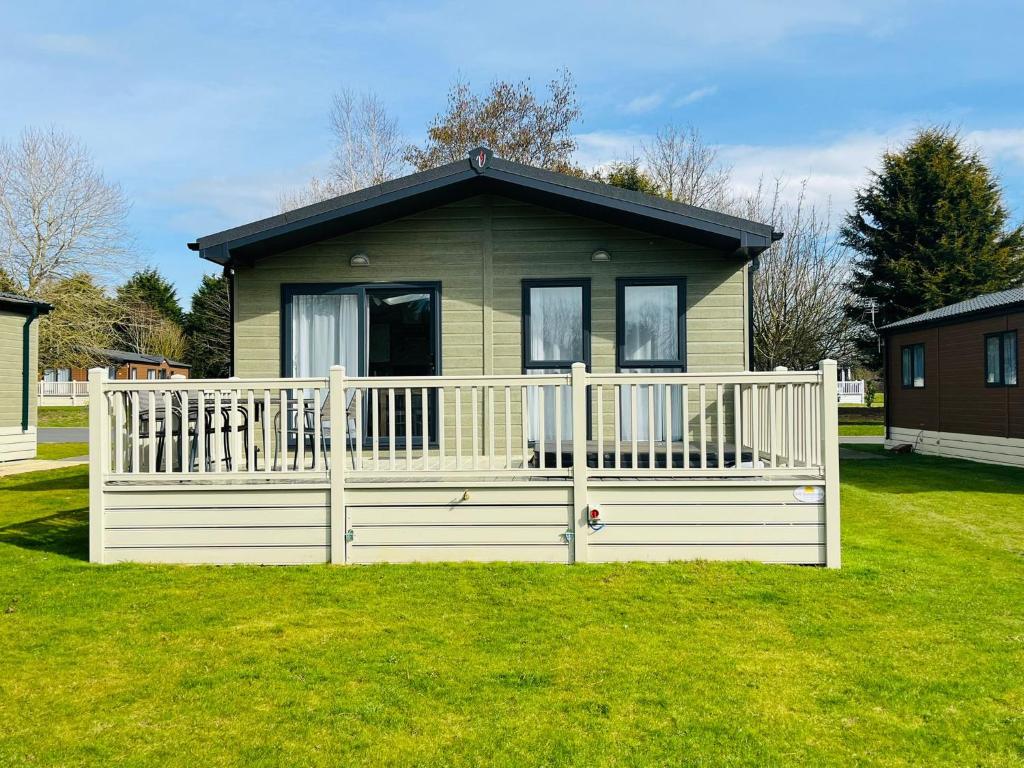 Audley Lodge with Hot Tub Image 3