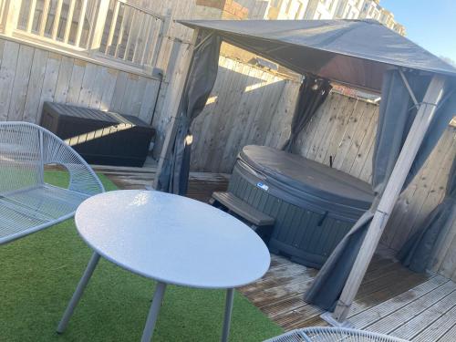Seabourne Holiday Home with optional Hottub Hire Scarborough Image 1