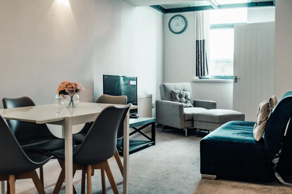 Apartments-DealHouse Image 1